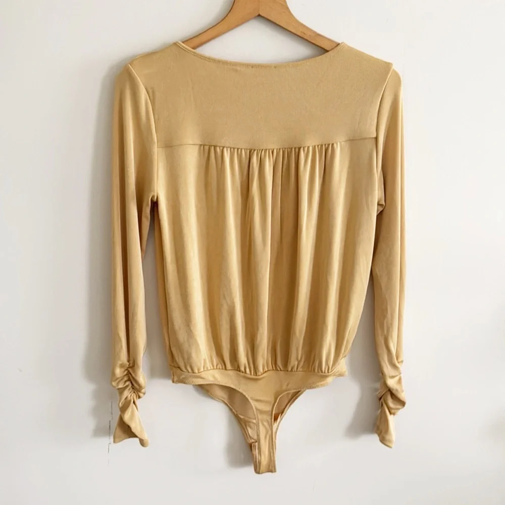 Free People metallic gold yellow bodysuit Ruched Sleeve Good Bodysuit size small - Picture 3 of 7